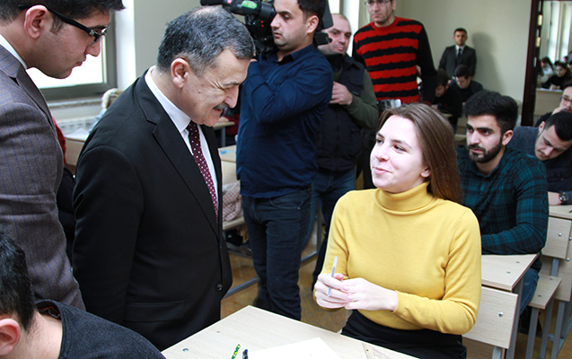 deputatlar-imtahan-prosesini-izlediler